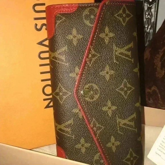 LOUIS VUITTON SARA RETIRO WALLET NEW **REDUCED - Picture 1 of 8